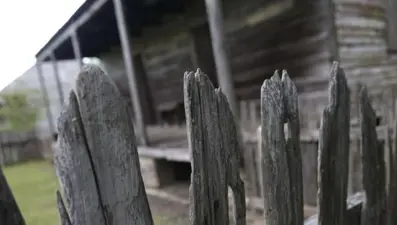 Airbnb'den "kiralık köle kulübesi" özrü