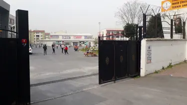 İstanbul'da lisede bıçaklı kavga: 1 yaralı