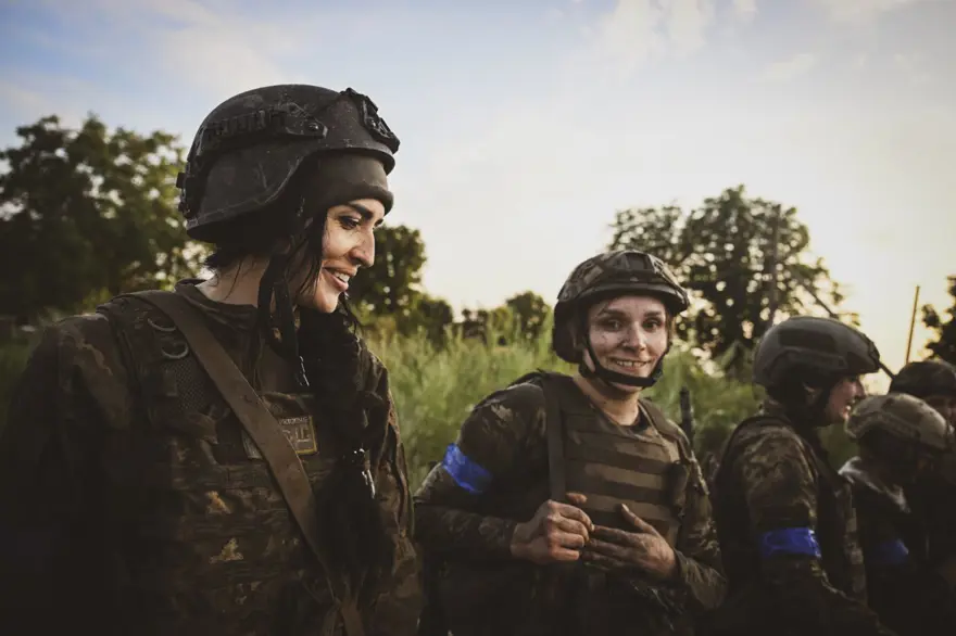 Ukraynalı kadınlar cephede görev almak için hazırlık yapıyor 18 Ukraynalı kadınlar cephede görev almak için hazırlık yapıyor 18