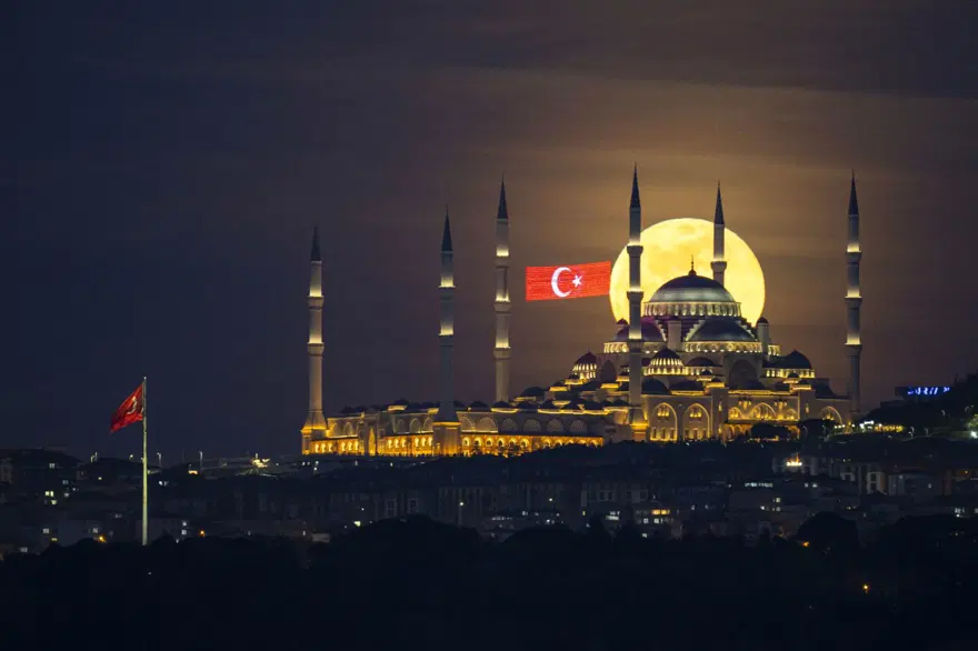 Türkiye'de görsel şölen: Dolunay manzaraları nefes kesti 1