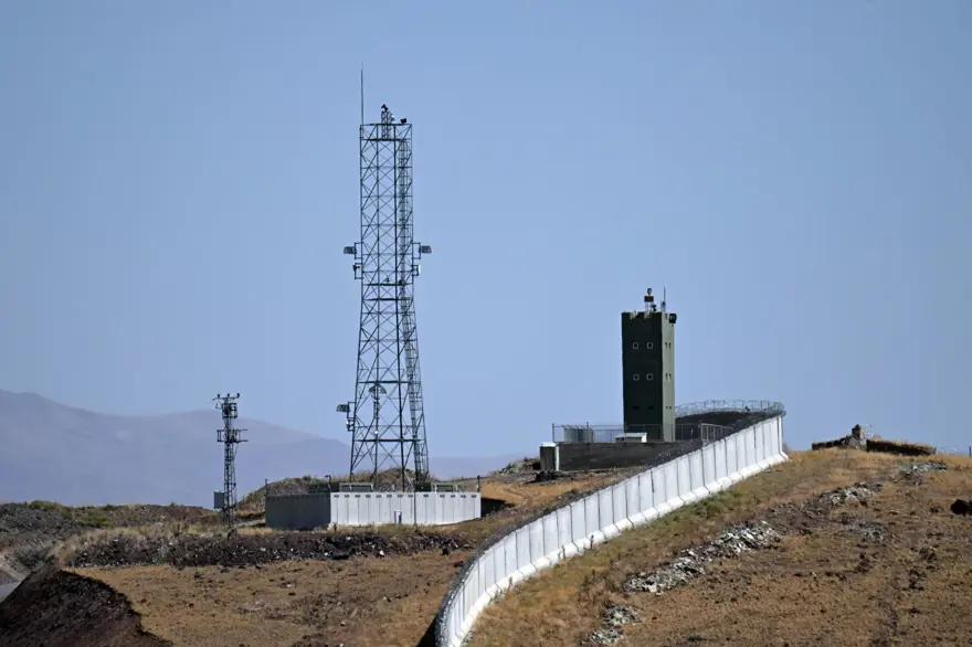 İran sınırına beton bariyer: 200 kilometresi tamamlandı 12 İran sınırına beton bariyer: 200 kilometresi tamamlandı 12