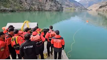 Adana'da bir kişi gölete düştü: Ekipler su altı robotu ile arama çalışmalarına devam ediyor