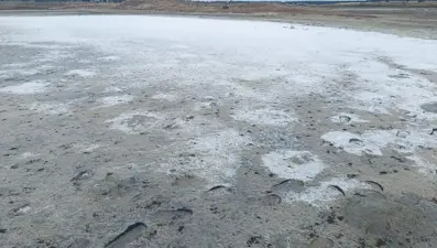 Su buharlaştı, tuz gölü çıktı
