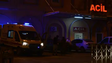 Çamura saplanan traktörü kurtarmaya çalışırken öldü