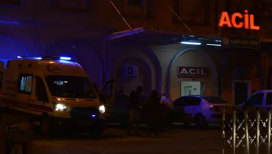 Çamura saplanan traktörü kurtarmaya çalışırken öldü