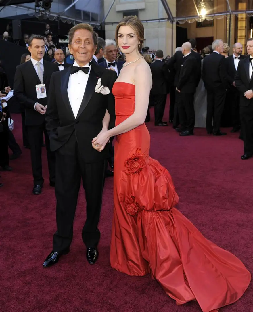 Valentino, Anne Hathaway 106 Valentino, Anne Hathaway 106