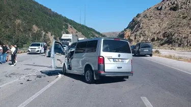Erzincan'da iki araç çarpıştı: 1 çocuk hayatını kaybetti