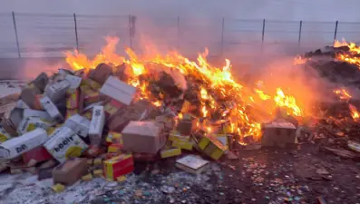 Son tüketim tarihi geçmiş 23 kamyon gıda ürünü imha edildi