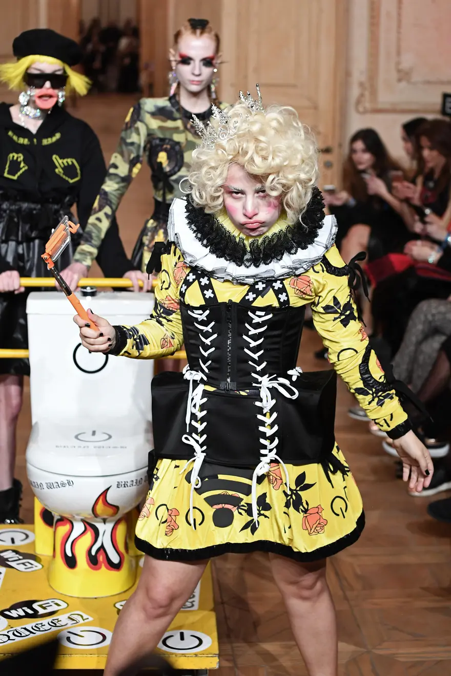 Klozetli selfie damgası (Fashion Week İstanbul) 8