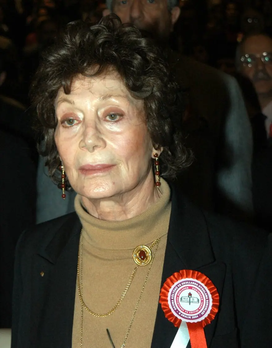 Usta sanatçı Yıldız Kenter son yolculuğuna uğurlandı 23