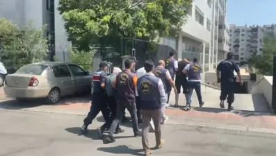 "Seni işe götüreceğiz" diye kandırdığı kadını ormana götürüp öldürdü