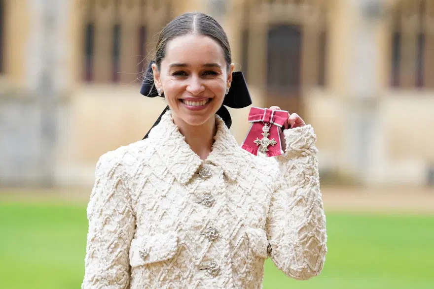 Game of Thrones yıldızı Emilia Clarke'a İmparatorluk Nişanı 2 Game of Thrones yıldızı Emilia Clarke'a İmparatorluk Nişanı 2