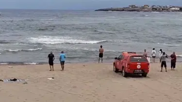 Yasağa uymayıp denize giren 3 kişiden biri kayboldu