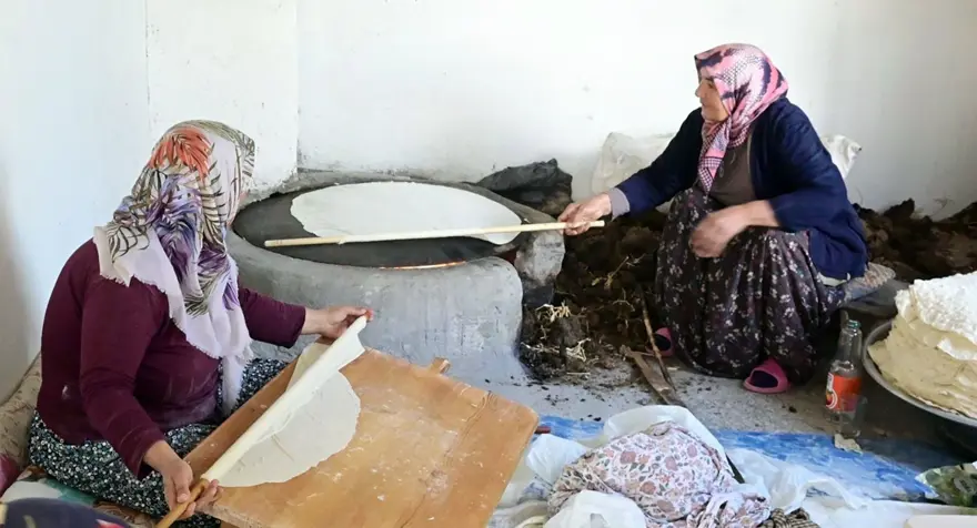 İmece geleneğiyle kış hazırlığı: Sofraların vazgeçilmezi oluyor İmece geleneğiyle kış hazırlığı: Sofraların vazgeçilmezi oluyor