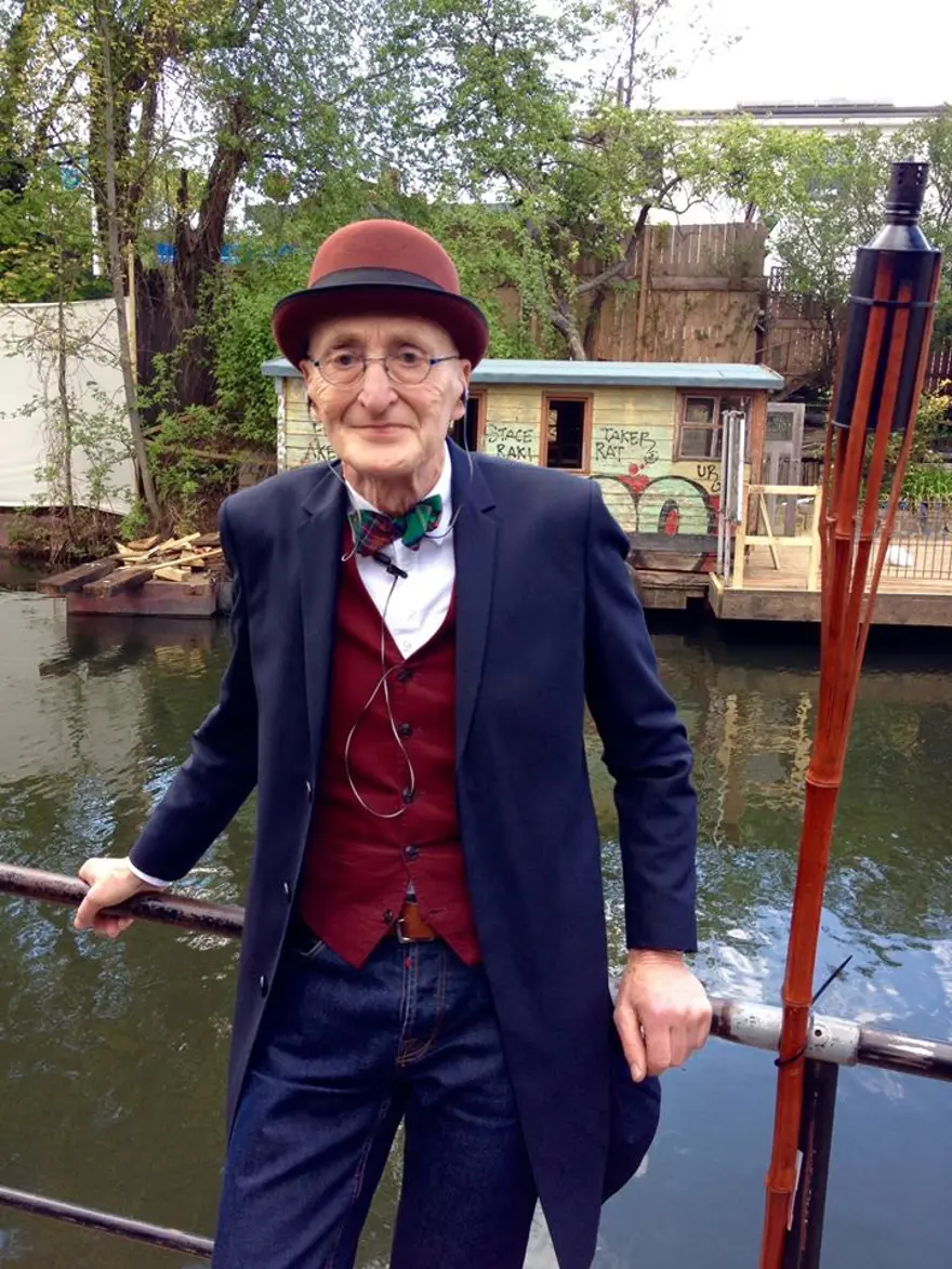 Tarzıyla gençlere taş çıkartıyor 26