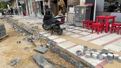 Çalışmaları fırsat bilen hırsızlar kabloları çaldı