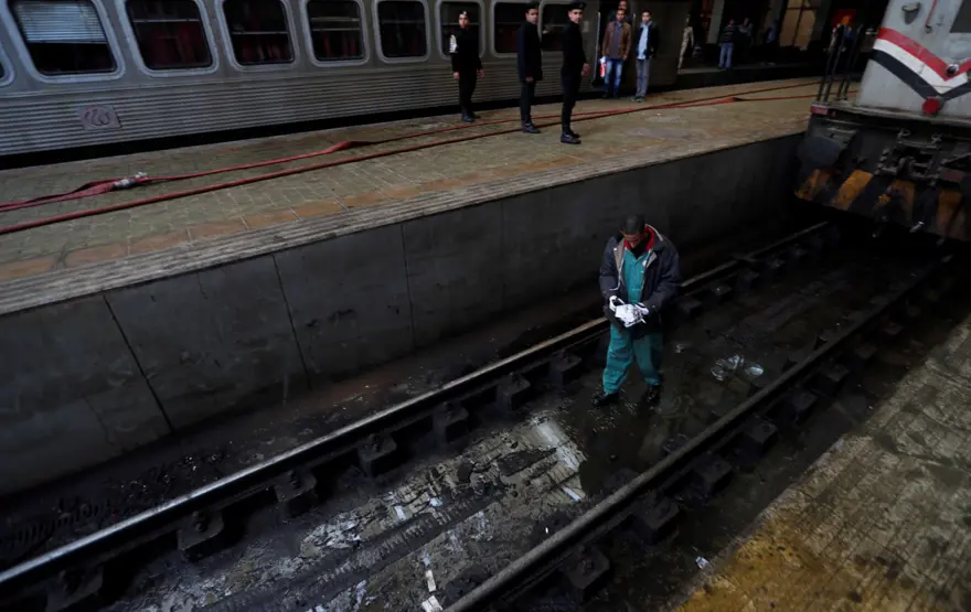 Mısır'da tren istasyonunda yangın: 25 ölü 19 Mısır'da tren istasyonunda yangın: 25 ölü 19