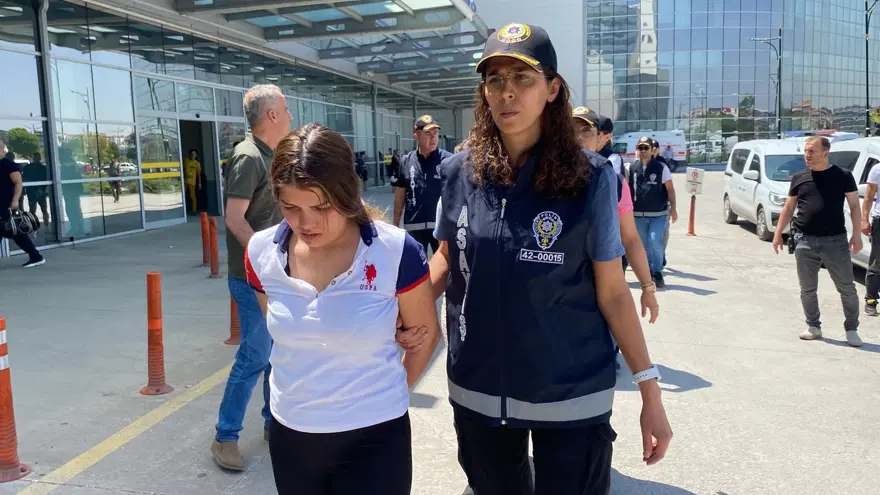 250 bin lirayı çaldılar, geri dönünce yakalandılar (“Dildüşürme” yöntemiyle evlere giriyorlar) 3 250 bin lirayı çaldılar, geri dönünce yakalandılar (“Dildüşürme” yöntemiyle evlere giriyorlar) 3