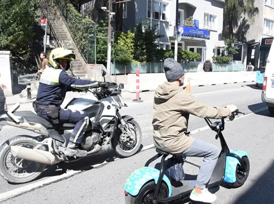 Ozan Güven'in bisikletine  polis kontrolü 1