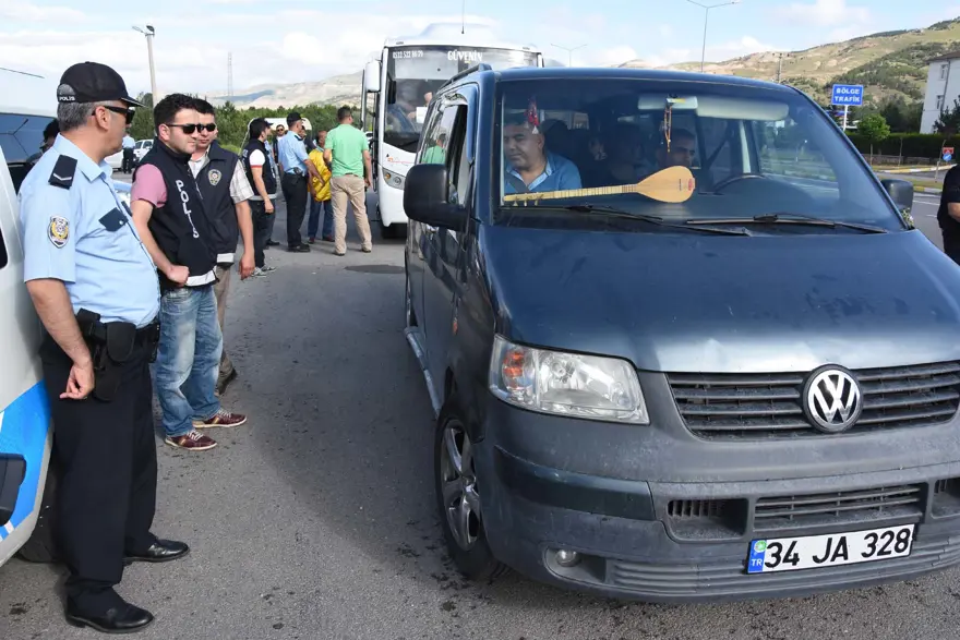 Sivas katliamında ölen 35 kişi için anma 9