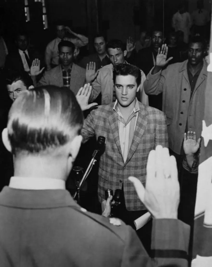 Elvis Presley yemin ediyor 23