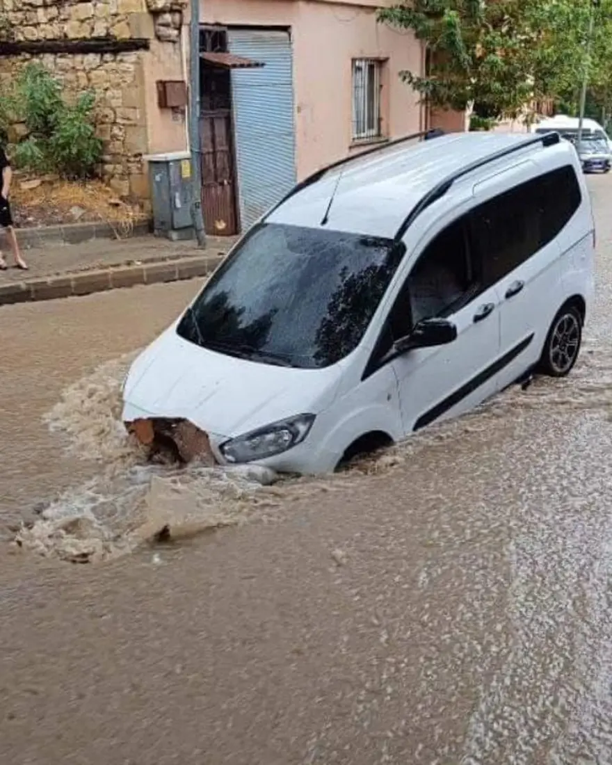 KAHRAMANMARAŞ'TA YILDIRIM CAN ALDI 9