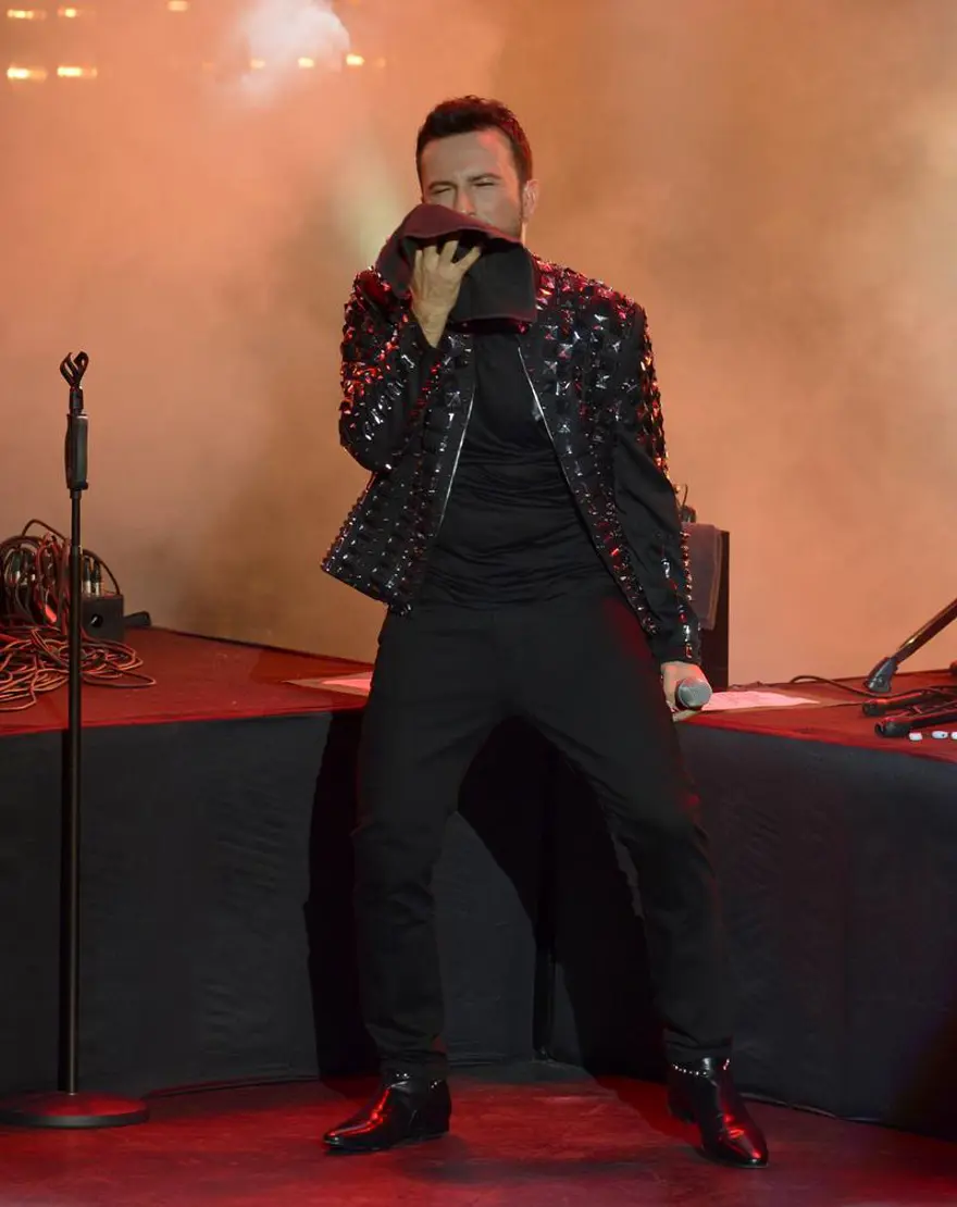 Tarkan Açıkhava'da türkü söyledi 3 Tarkan Açıkhava'da türkü söyledi 3