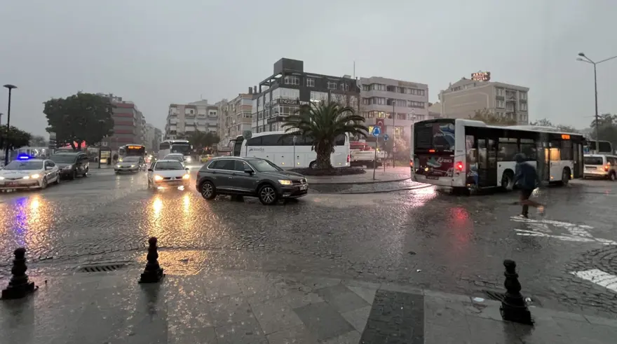 Çanakkale'de sağanak: Cadde ve sokaklar göle döndü 10