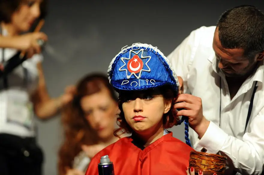 Bu da 60 kilo saçtan yapılmış gelinlik 2