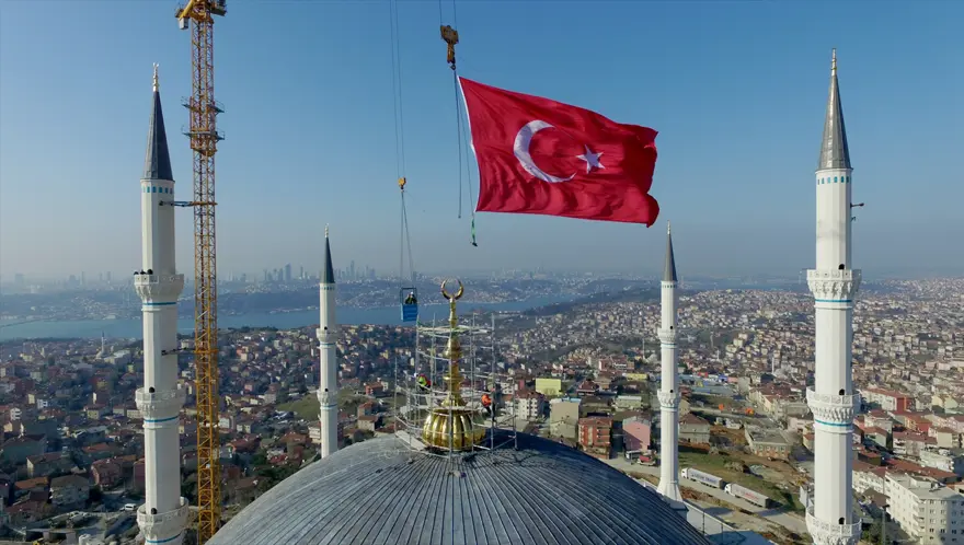 Çamlıca Camisi'nin alemi törenle yerleştirildi 2 Çamlıca Camisi'nin alemi törenle yerleştirildi 2