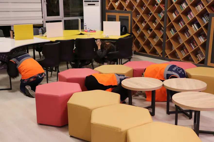 KYK yurtlarında eş zamanlı deprem tatbikatı 72