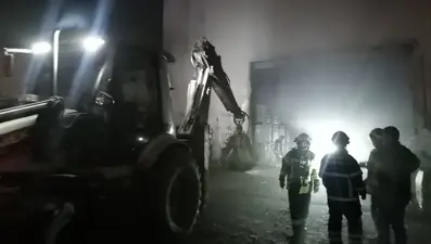 Üç günde ikinci kez oldu: Geri dönüşüm tesisinde yoğun duman