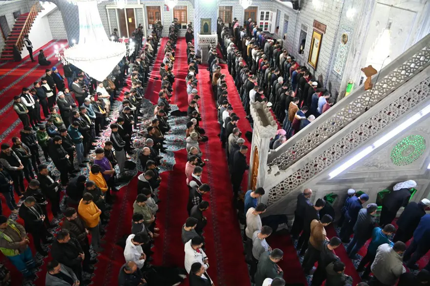 Trabzon Bayram namazı saati Diyanet 2025: Trabzon'da bayram namazı saat kaçta kılınacak? Trabzon ilçeleri Kurban Bayramı namaz vakitleri 3