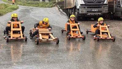Yağmur engel olamadı: Rize'de tahta arabalar "Laz Ralli"de yarıştı