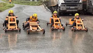 Yağmur engel olamadı: Rize'de tahta arabalar "Laz Ralli"de yarıştı