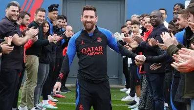 Lionel Messi Fransa'ya döndü: Paris Saint-Germain antrenmanında alkışlı karşılama