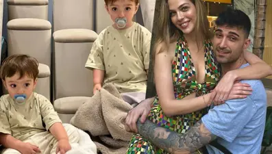 Yasemin Şefkatli ile İdo Tatlıses'in Bodrum tatili: Uçakta aile pozu