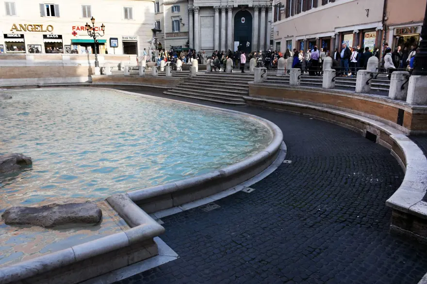 İtalya tarihinin en sessiz günlerini yaşıyor 8