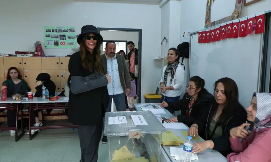 DİLAN ÇİÇEK DENİZ 17