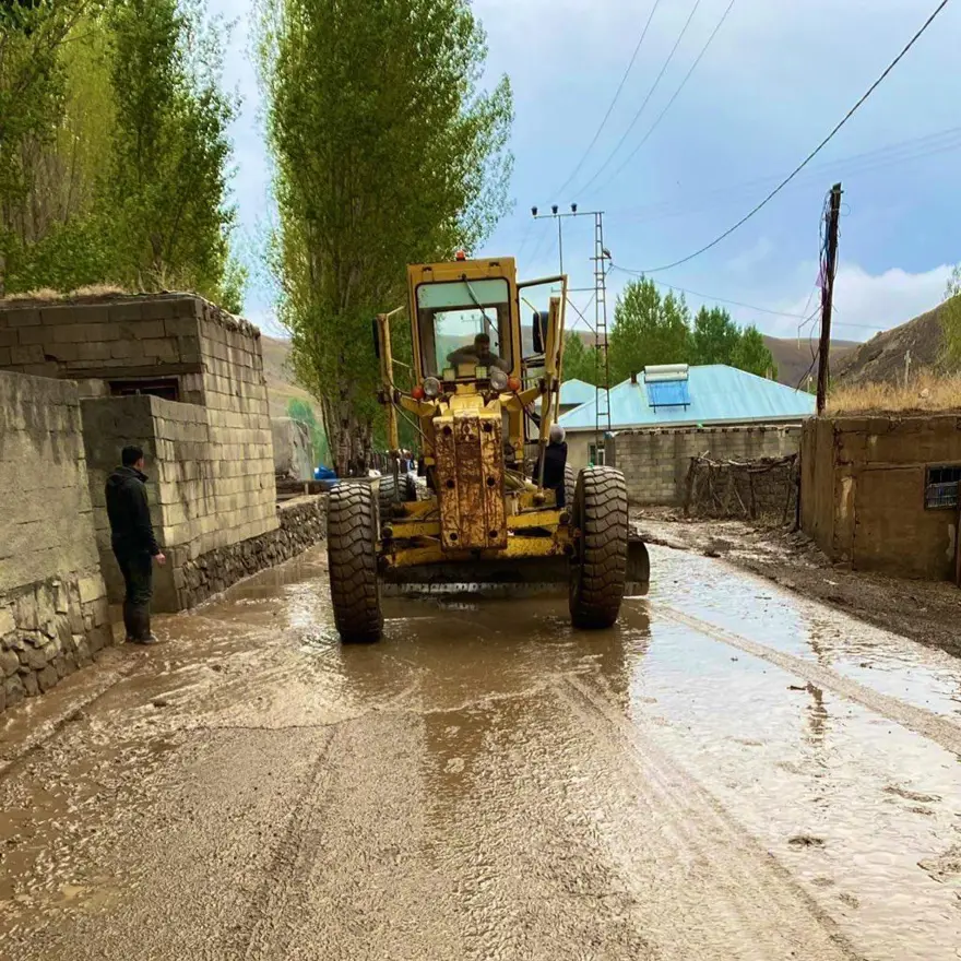Van'da sağanak sele yol açtı 