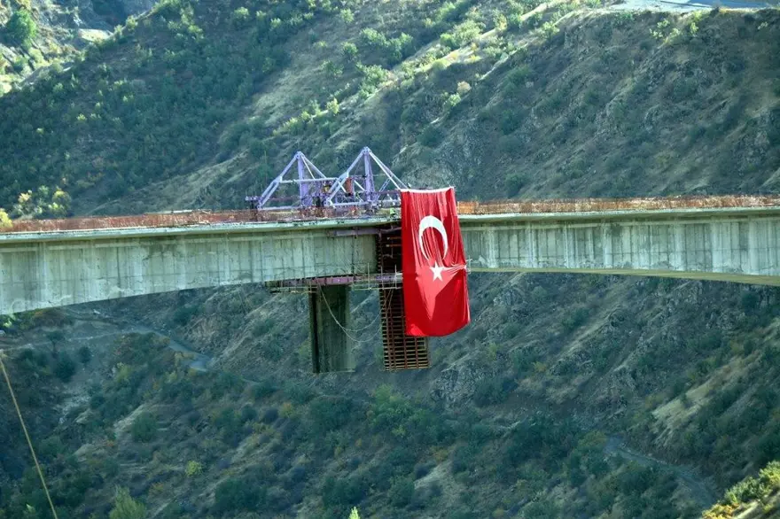 Türkiye'nin en yüksek köprüsü Botan Çayı Beğendik Köprüsü açıldı 5