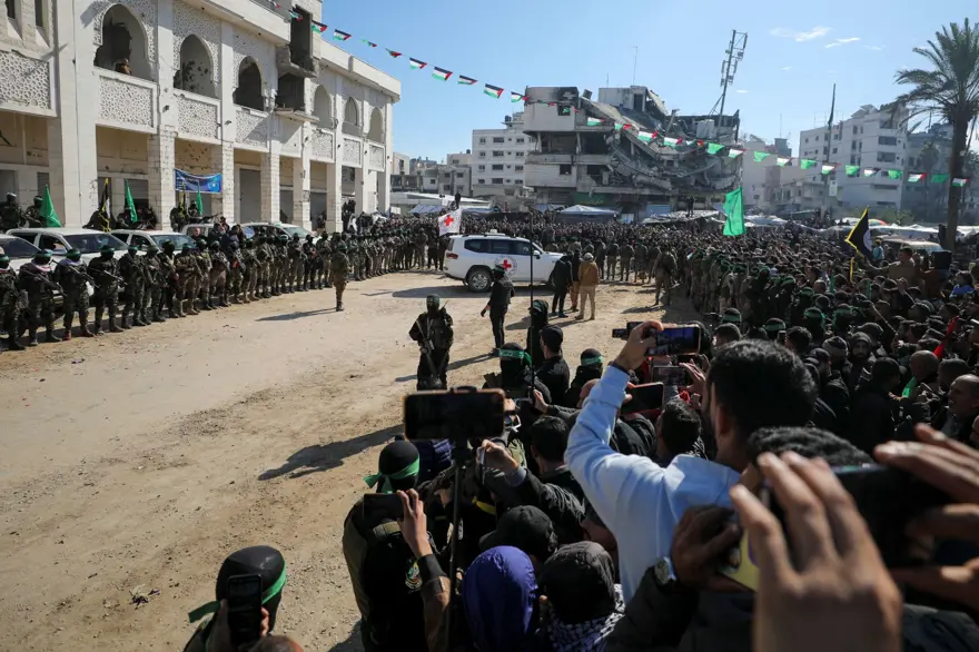 Gazze'de ikinci esir takası: İsrailli 4 kadın askere, 200 Filistinli esir serbest kaldı 2