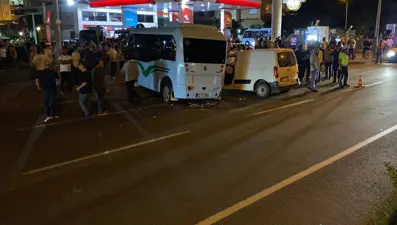 Rize'de minibüs ile hafif ticari araç çarpıştı: 10 yaralı