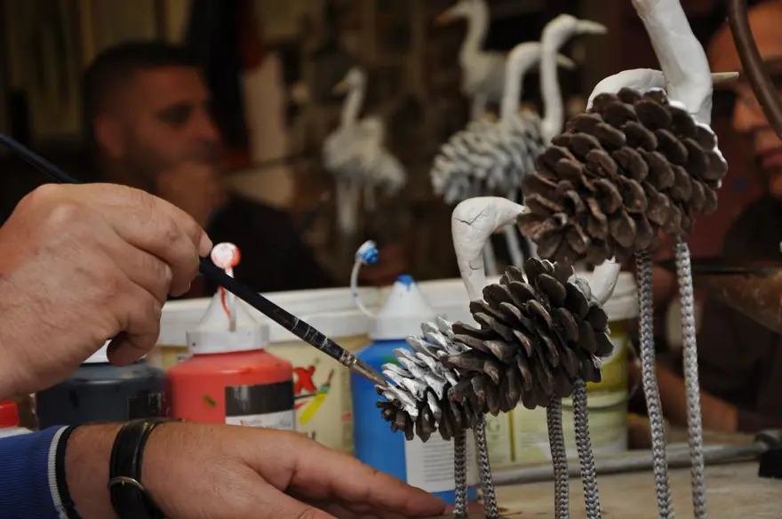 Kozalaklardan sanat eserine 2