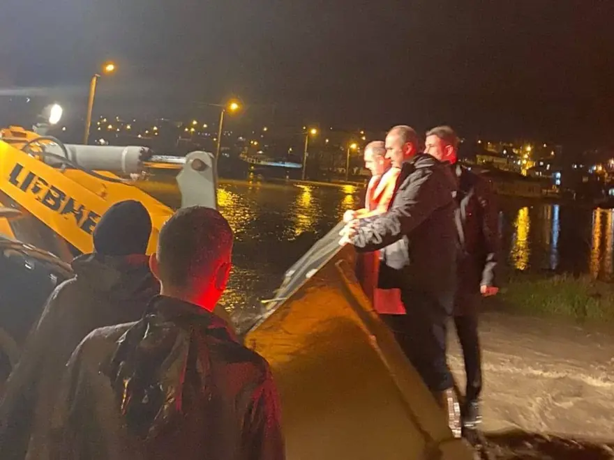 Edirne Uzunköprü'de dere taştı: Mahsur kalanlar kurtarıldı 9