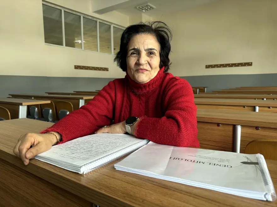 Menşure teyzenin hayali 70 yaşında gerçek oldu: "Evde oturup Azrail'i mi bekliyeyim" Menşure teyzenin hayali 70 yaşında gerçek oldu: "Evde oturup Azrail'i mi bekliyeyim"