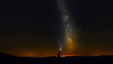 Perseid meteor yağmuru ne zaman, Türkiye'den nasıl izlenir? 2025 Meteor yağmuru saat kaçta görülür?