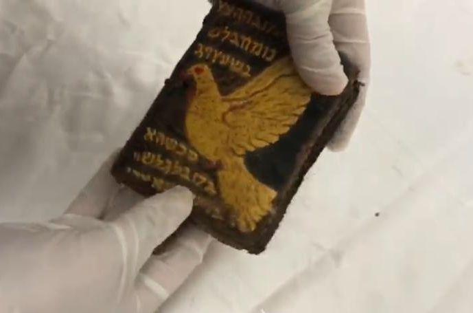 Giresun'da 700 yıllık el yazması Tevrat ele geçirildi