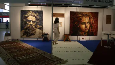 Çöpe atılacak halı parçaları üç boyutlu tablolara dönüştürüldü