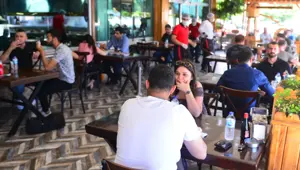 Adanalılar kebapçılara akın etti Adanalılar kebapçılara akın etti